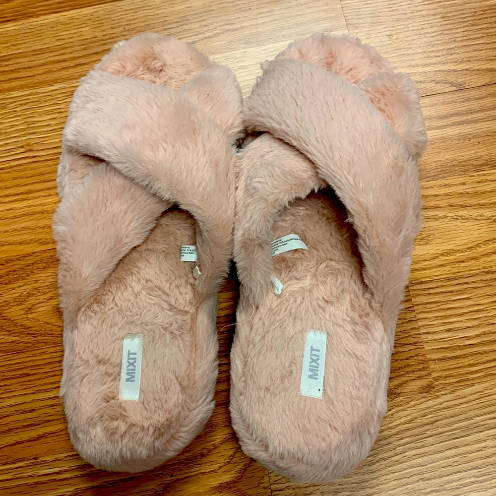 Women’s slipper brand MIXIT size 12